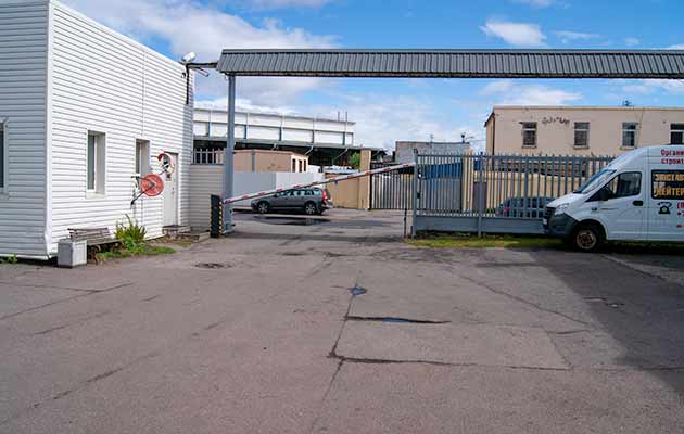 Охраняемый въезд на парковку Автоцентр ГАЗ